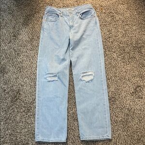 NWOT Levi's Women’s Low Pro Straight 30 Light Wash Jeans with distressed at knee